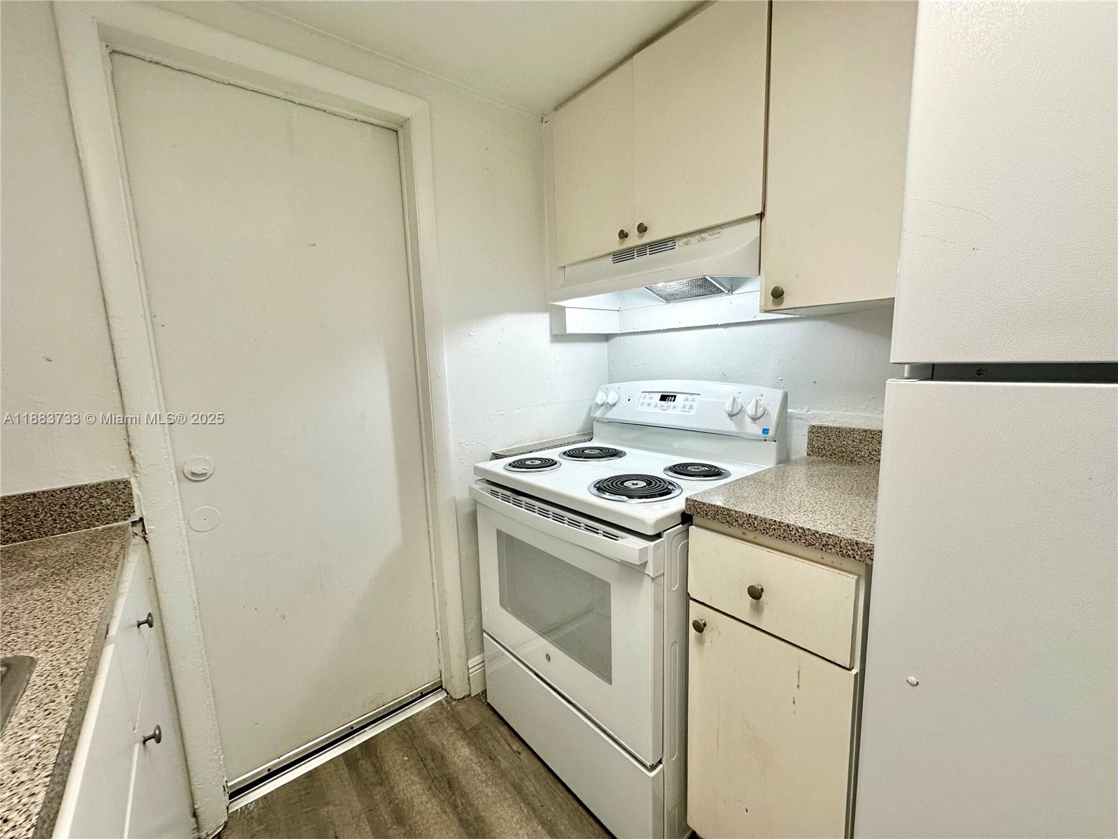 FLORIDANA PARK - Residential Lease