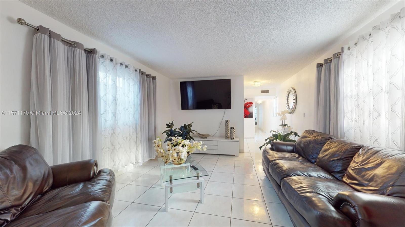 380 W 45th St, Hialeah, Miami-Dade County, Florida - 3 Bedrooms  
3 Bathrooms - 