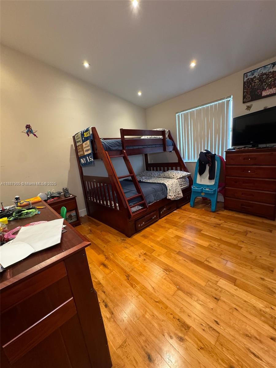 SPRINGTREE LAKES - Residential