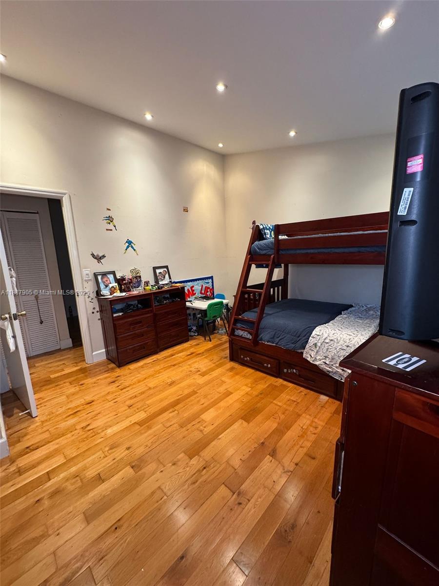SPRINGTREE LAKES - Residential