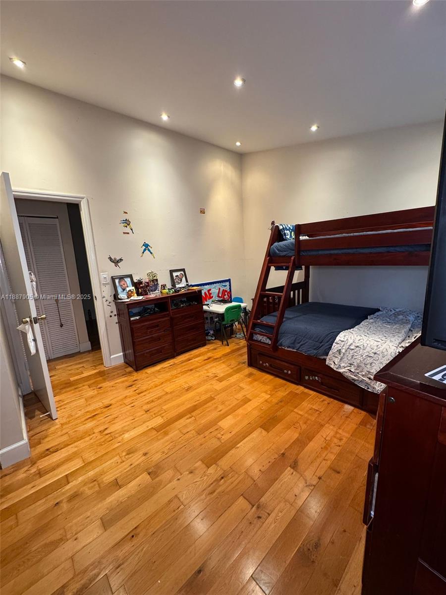 SPRINGTREE LAKES - Residential