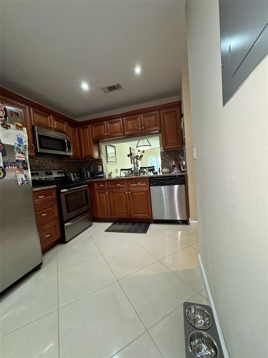 SPRINGTREE LAKES - Residential