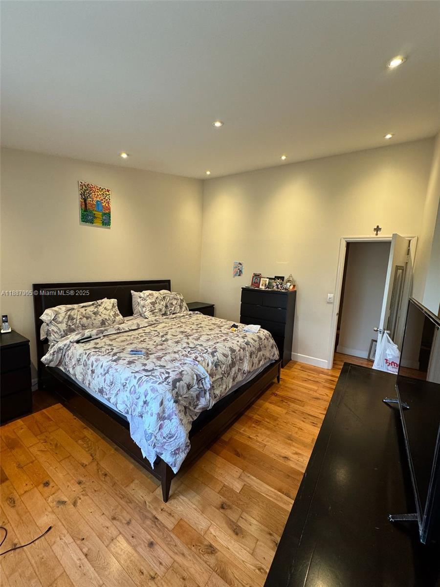 SPRINGTREE LAKES - Residential