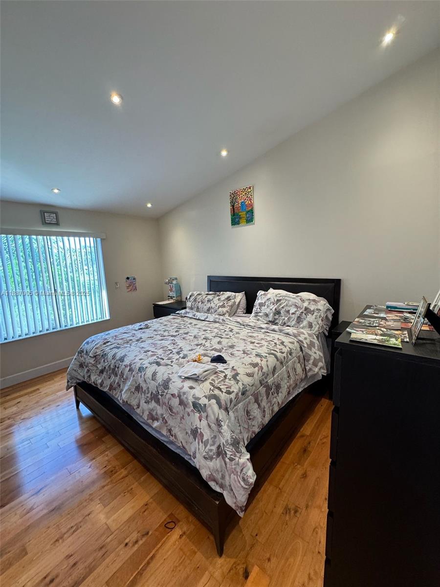 SPRINGTREE LAKES - Residential