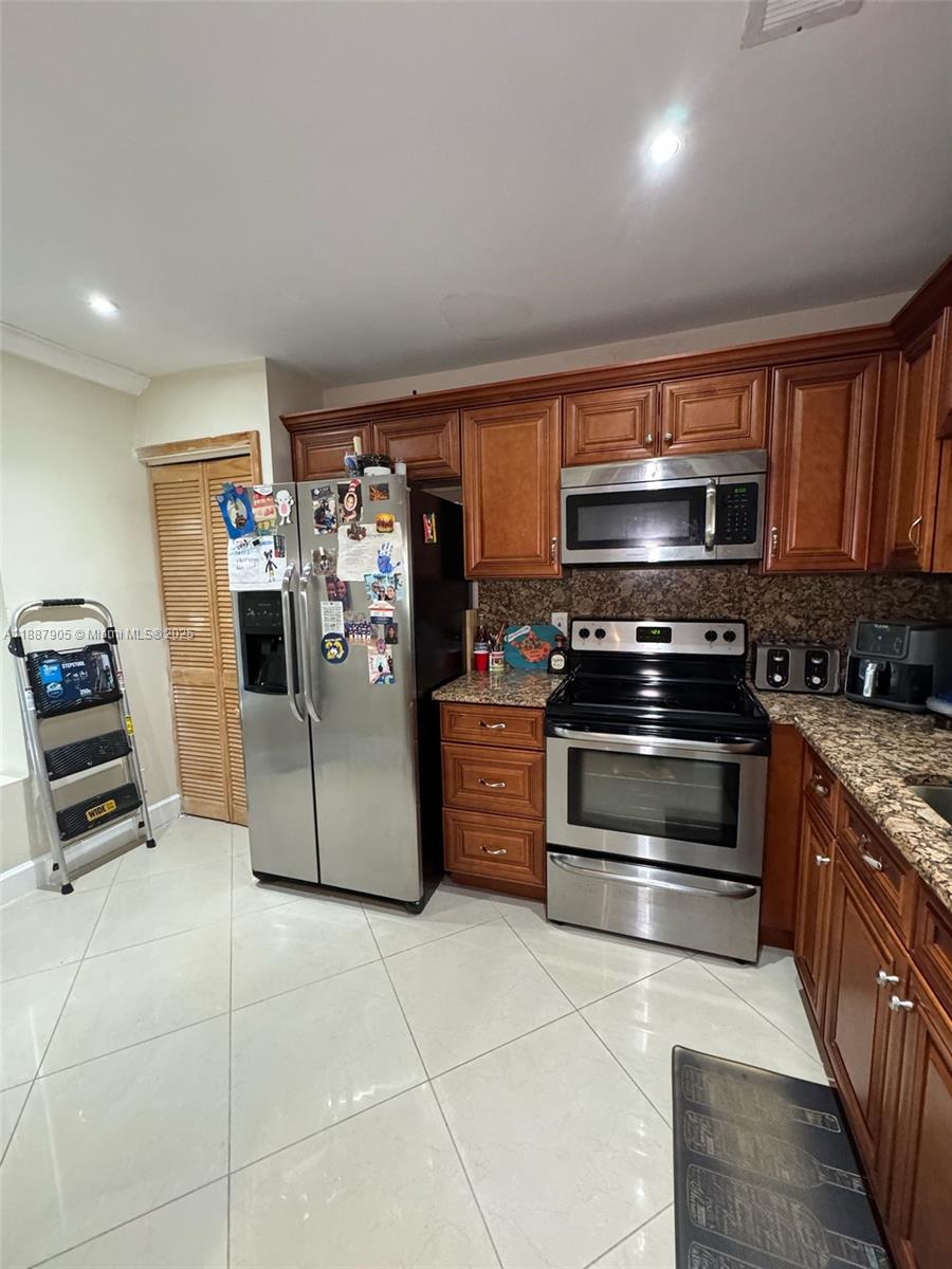 SPRINGTREE LAKES - Residential