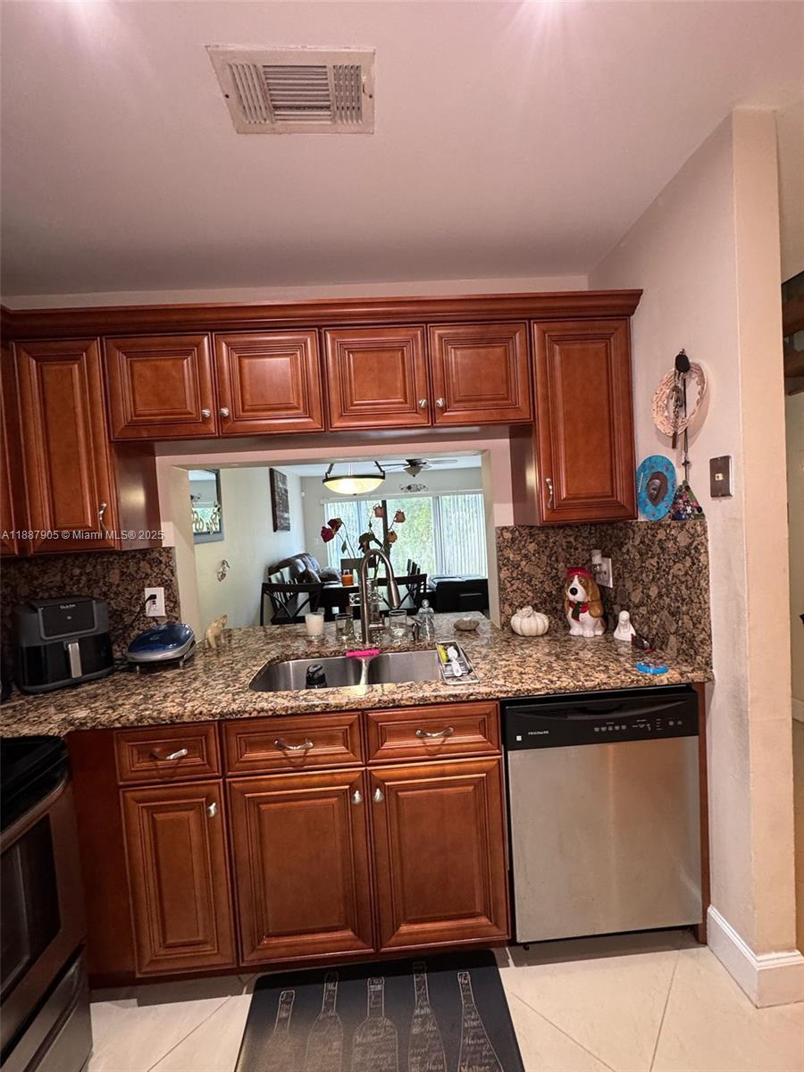 SPRINGTREE LAKES - Residential