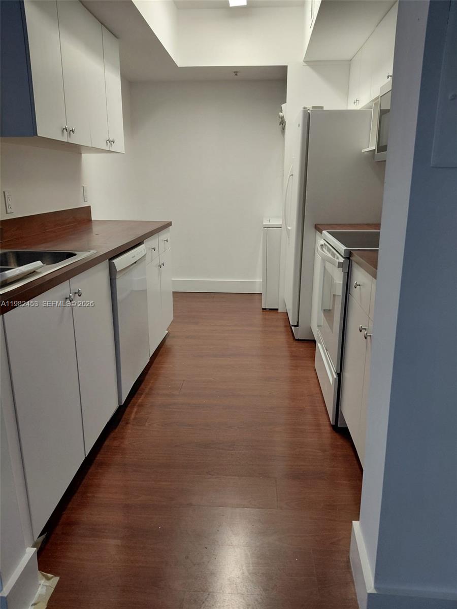 BLUE LAGOON CONDO - Residential Lease