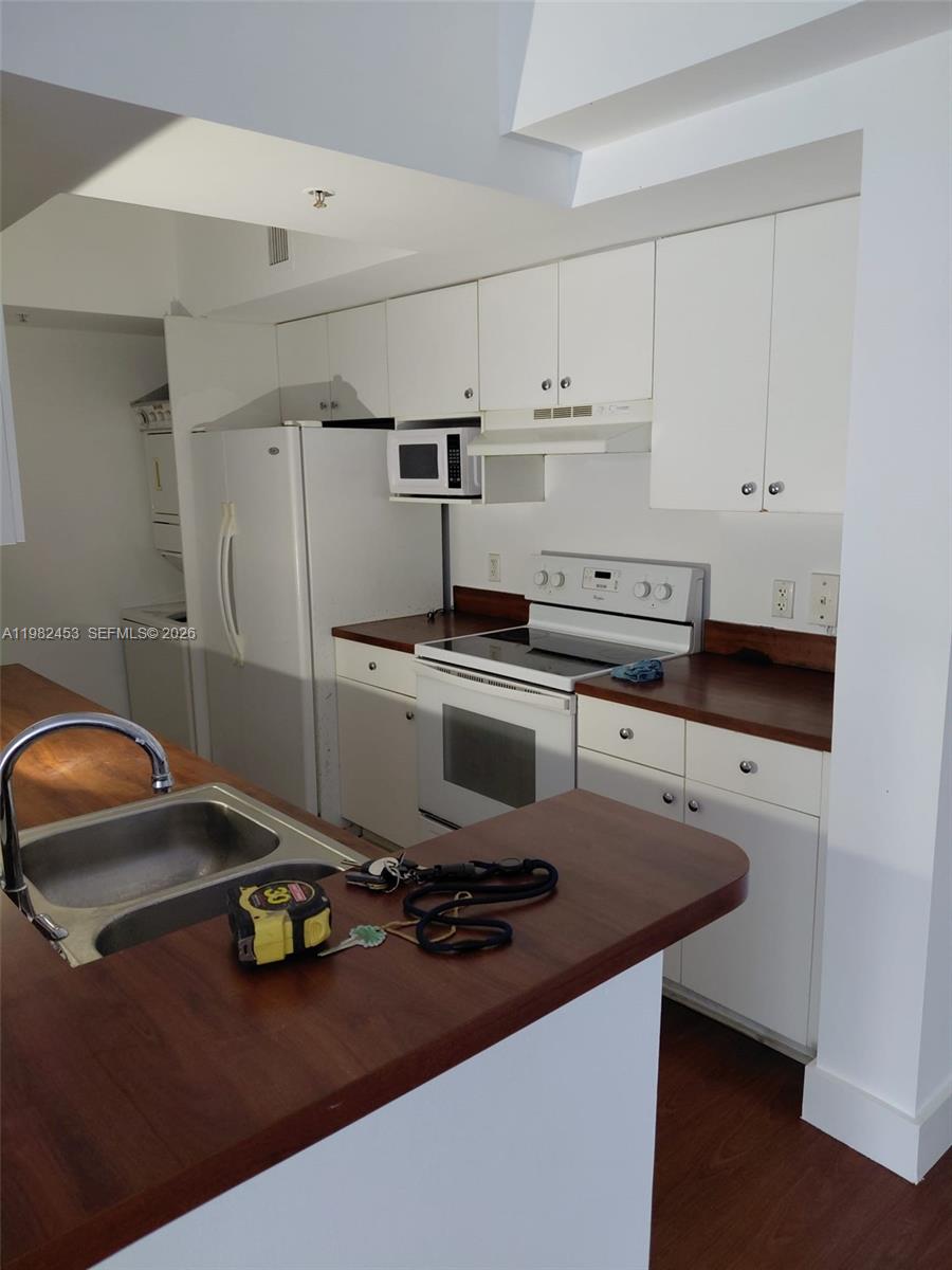 BLUE LAGOON CONDO - Residential Lease