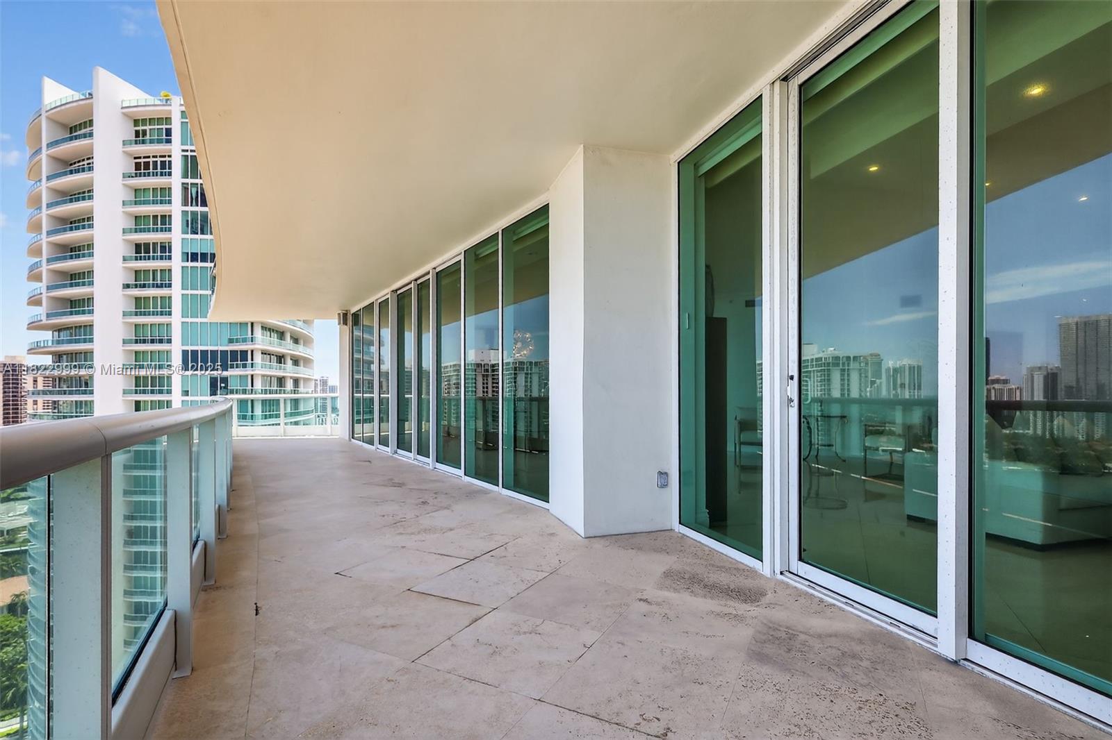 TOWERS OF PORTO VITA-NORT - Residential Lease