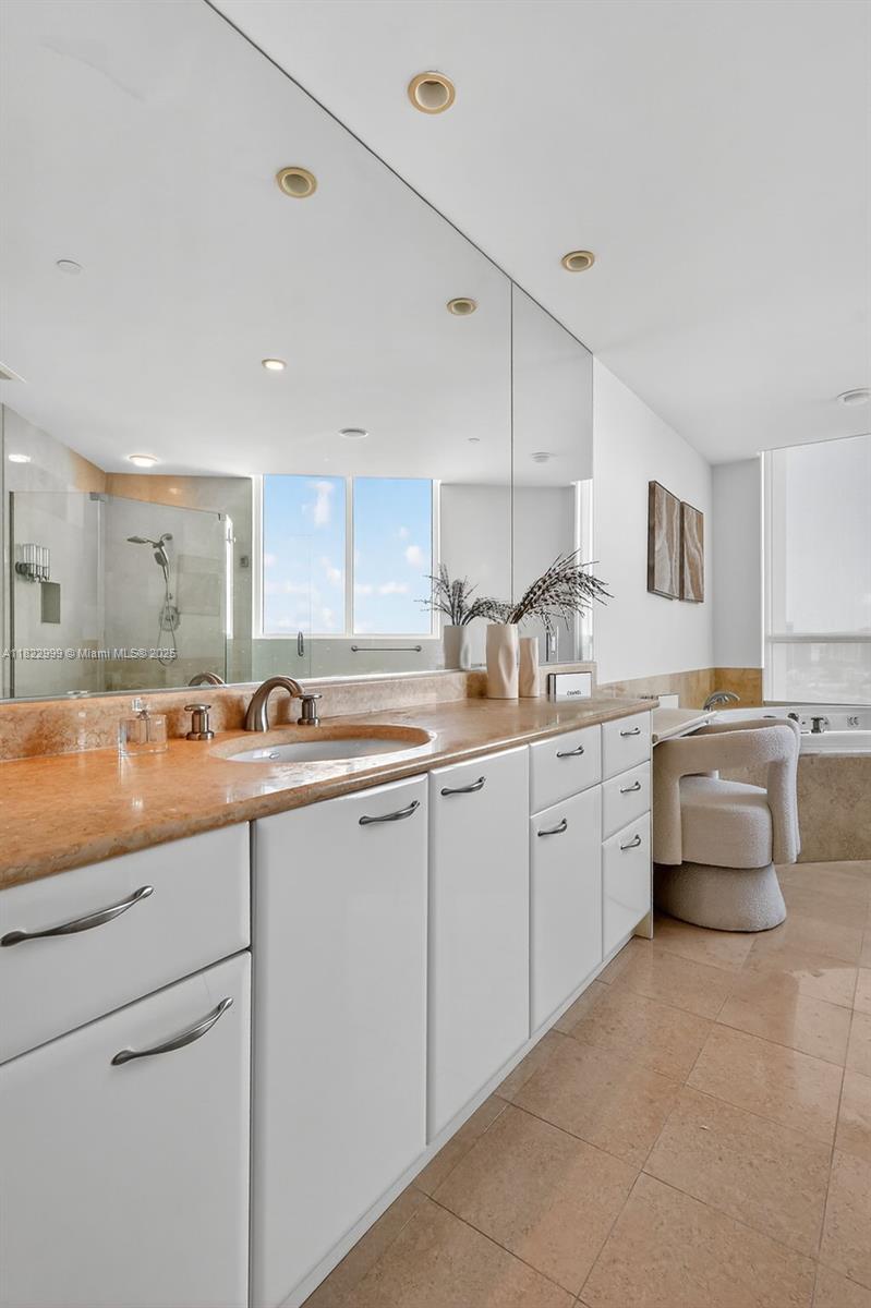 TOWERS OF PORTO VITA-NORT - Residential Lease