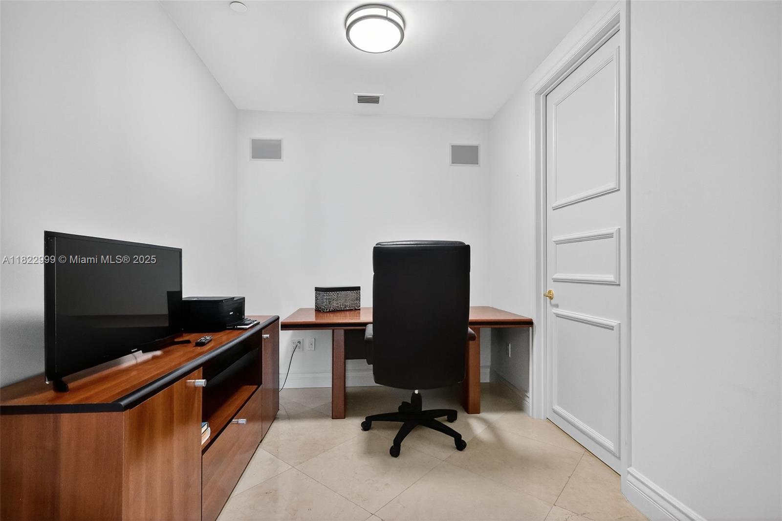 TOWERS OF PORTO VITA-NORT - Residential Lease