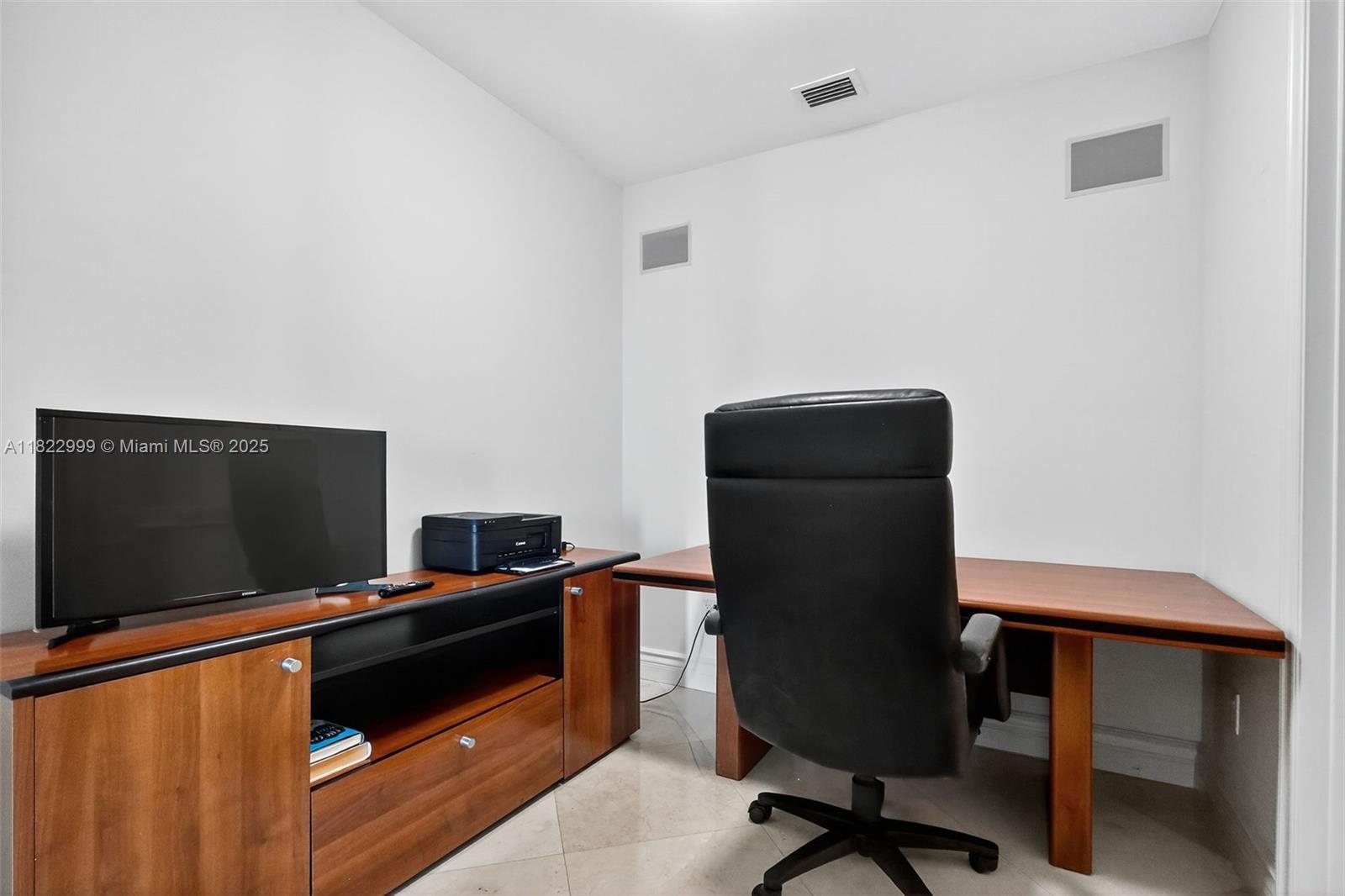 TOWERS OF PORTO VITA-NORT - Residential Lease