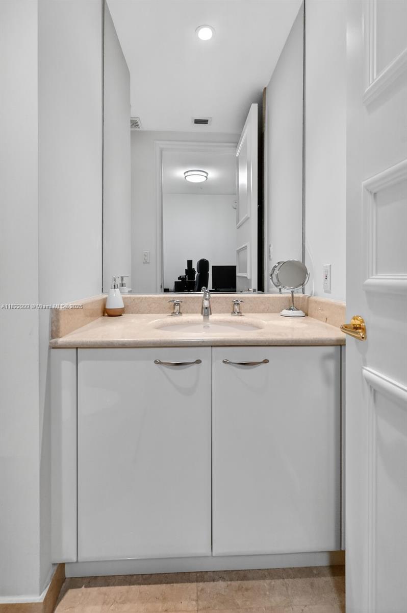 TOWERS OF PORTO VITA-NORT - Residential Lease