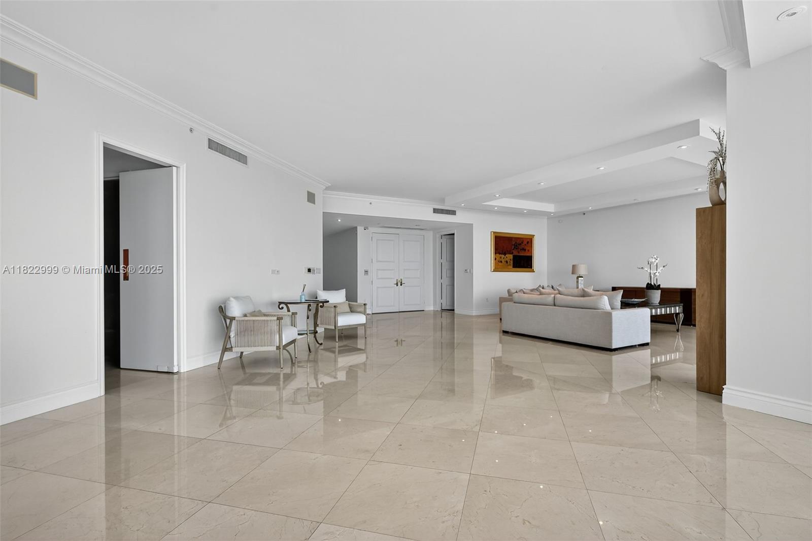 TOWERS OF PORTO VITA-NORT - Residential Lease