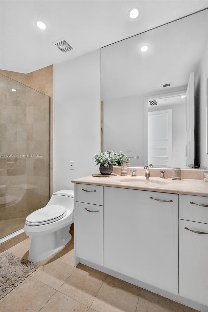 TOWERS OF PORTO VITA-NORT - Residential Lease