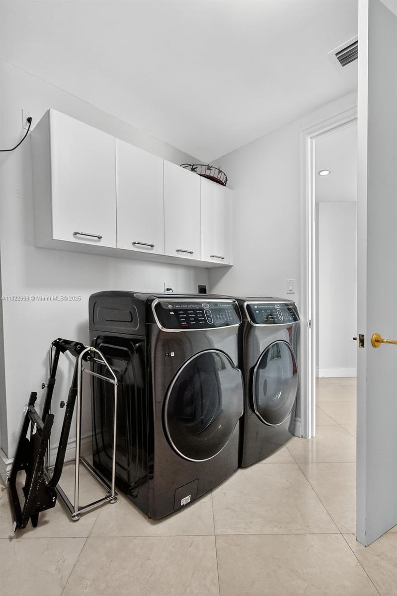 TOWERS OF PORTO VITA-NORT - Residential Lease