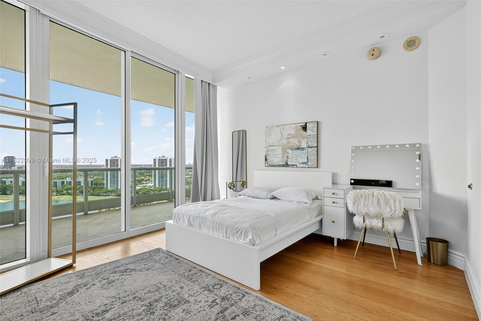 TOWERS OF PORTO VITA-NORT - Residential Lease