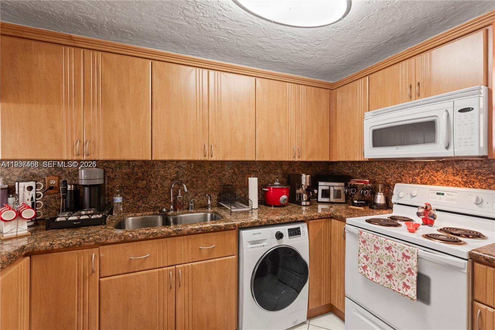 PALM-EAST GARDENS CONDO - Residential