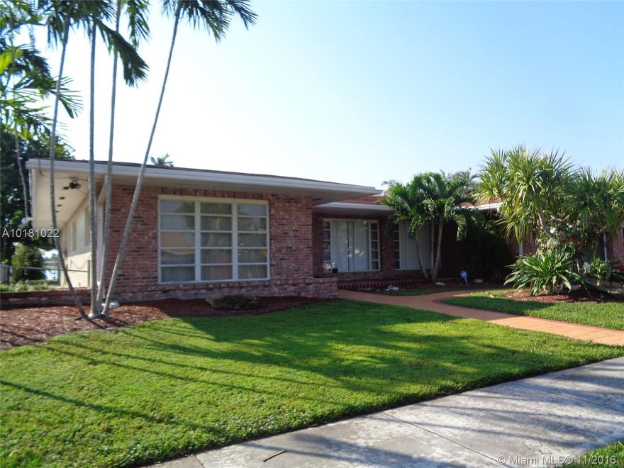 BEAUTIFUL Lake Front... Large 4 bedroom/3 Full Bath/SKYLAKE Home with Magnificent View of the Lake.  Open Floor Plan, High Ceilings with Sklylights, Wood Floors in Bedrooms and Tile Floors Throughout... New Kitchen SS Appliances and Granite Counter Tops  Located Close to Aventura Mall, Gulfstream, Mardi Gras, Shopping, Fine Dining, Theater, Major Roadways, Schools and Houses of Worship.   Must See Will Not Last