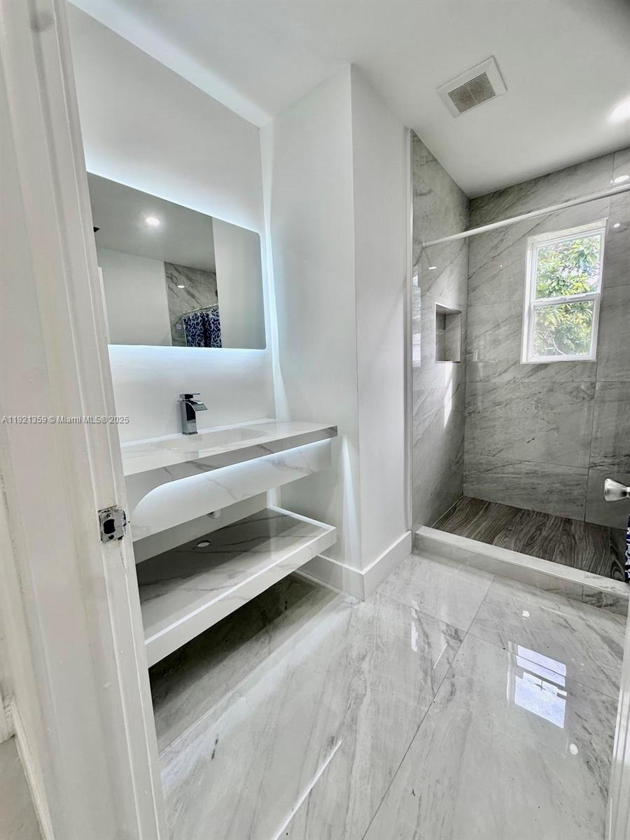 NOB HILL - Residential