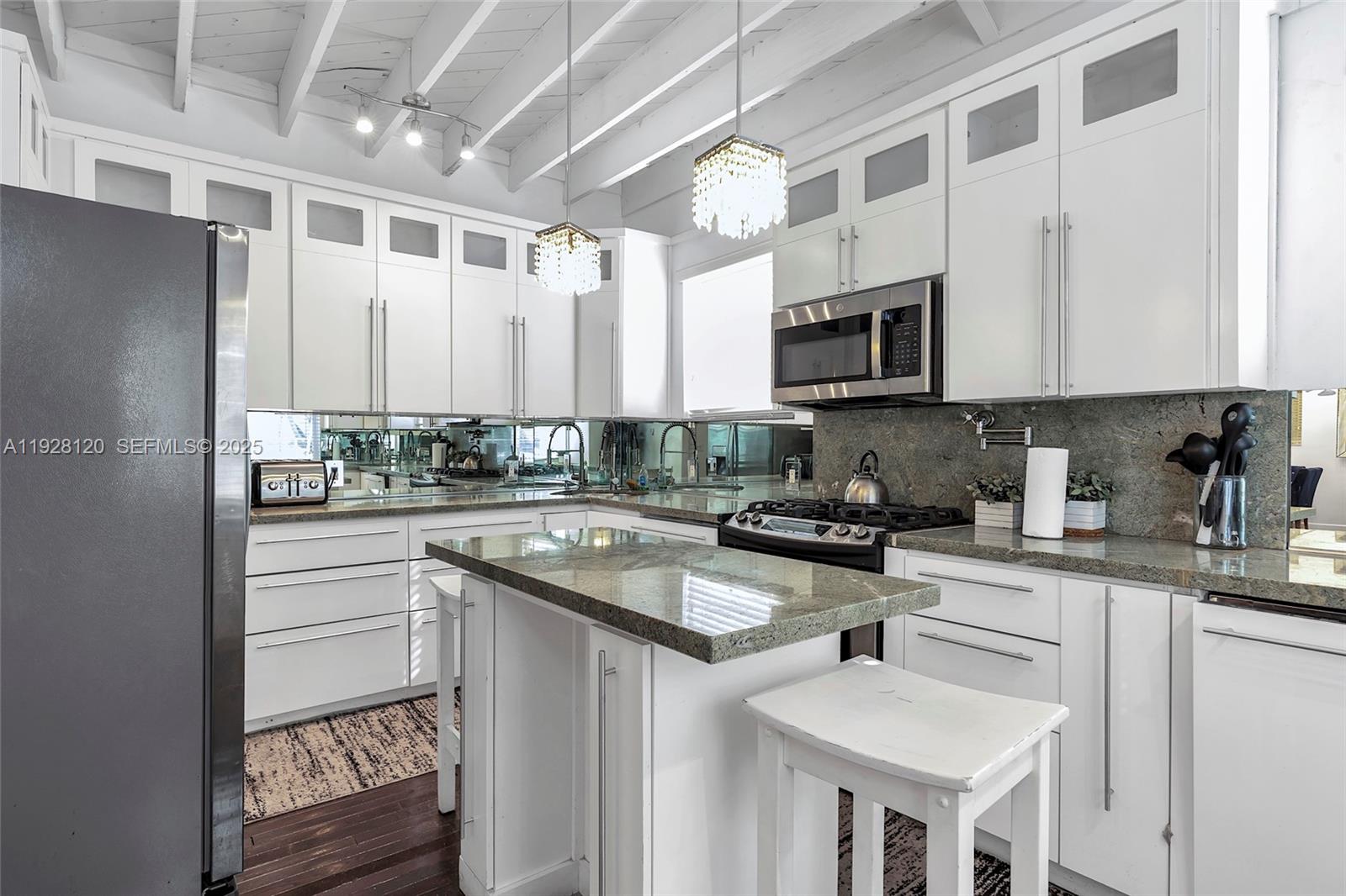 LENOX CONDO - Residential Income