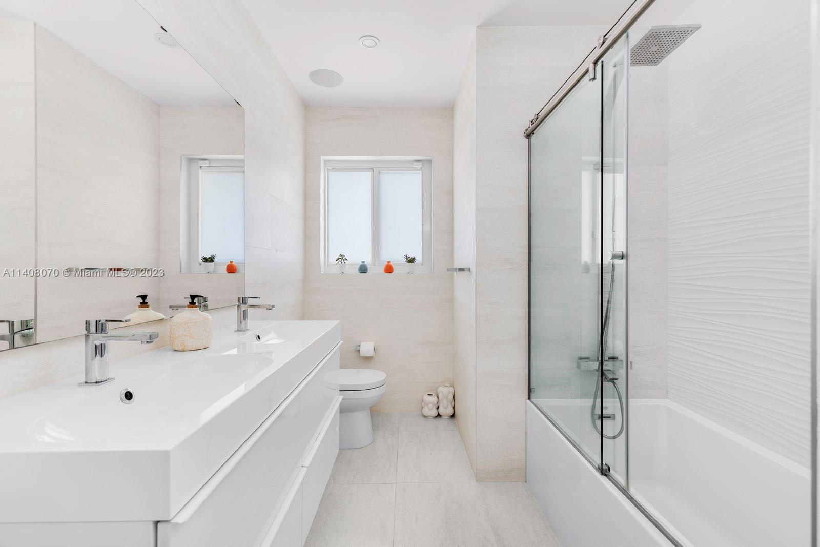 CORAL GABLES RIVIERA SEC - Residential