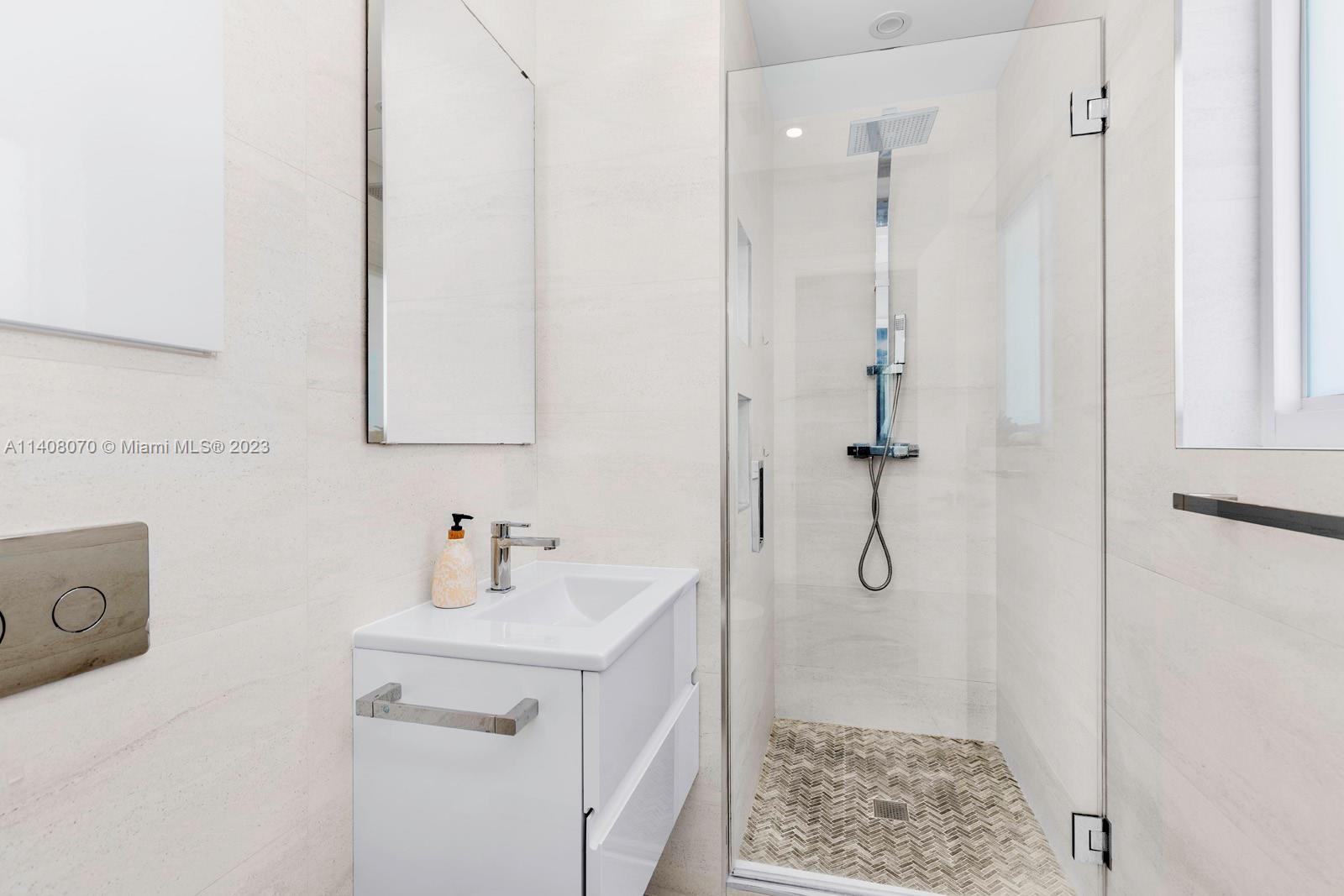 CORAL GABLES RIVIERA SEC - Residential