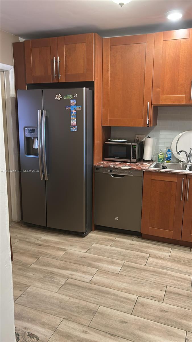 FIRST GULFSTREAM GARDEN - Residential Lease