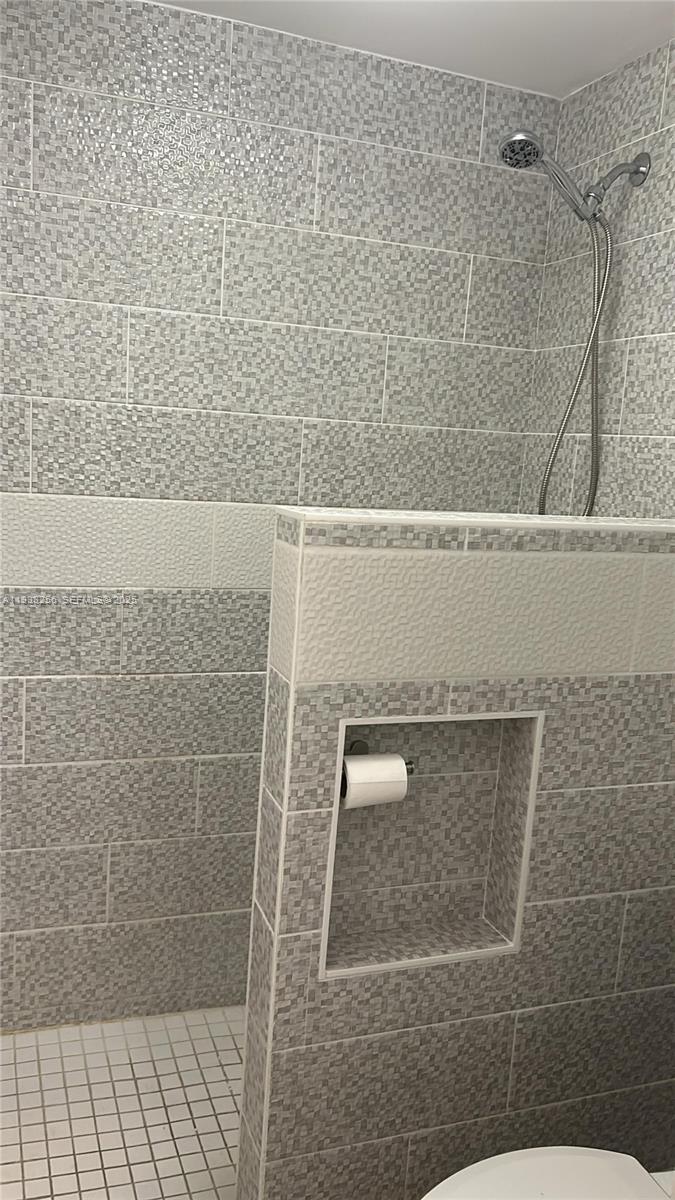 FIRST GULFSTREAM GARDEN - Residential Lease