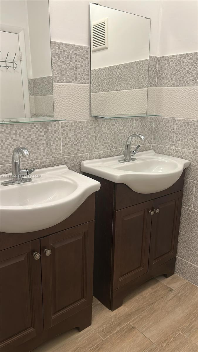 FIRST GULFSTREAM GARDEN - Residential Lease