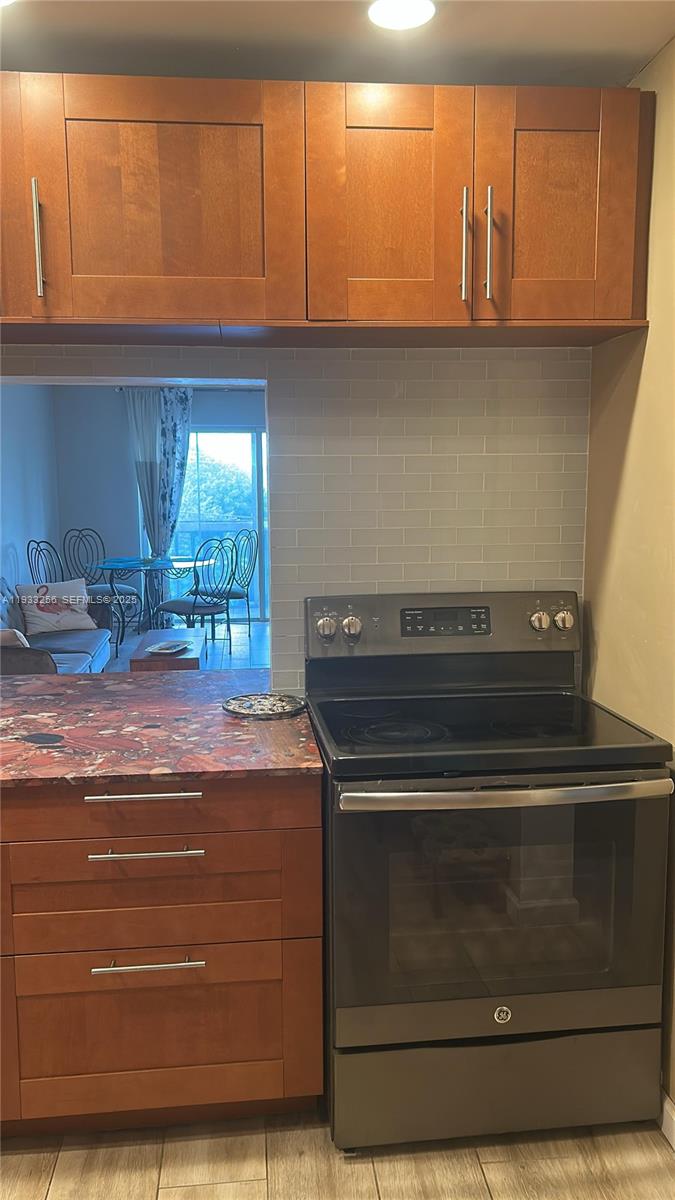 FIRST GULFSTREAM GARDEN - Residential Lease