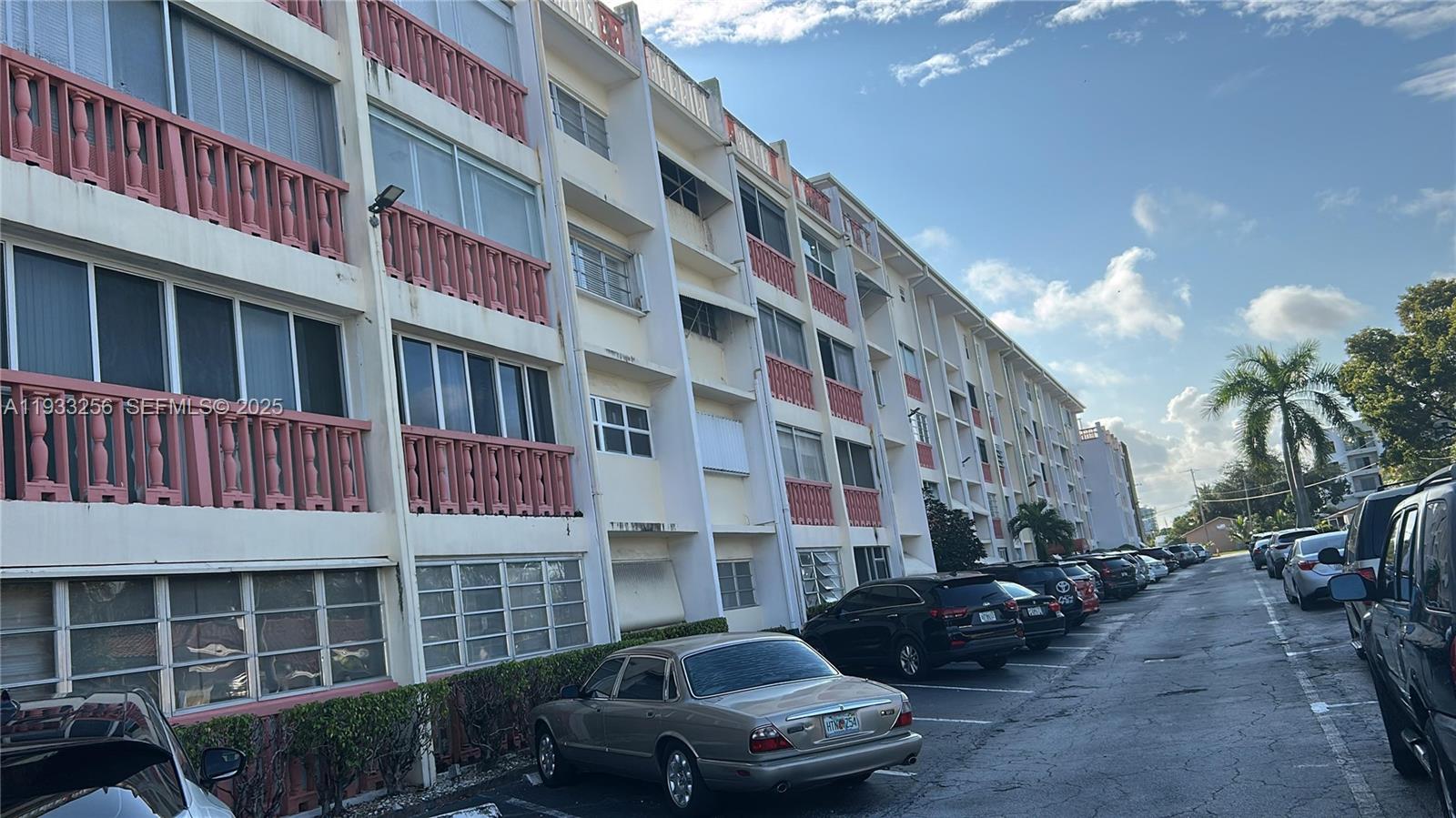 FIRST GULFSTREAM GARDEN - Residential Lease