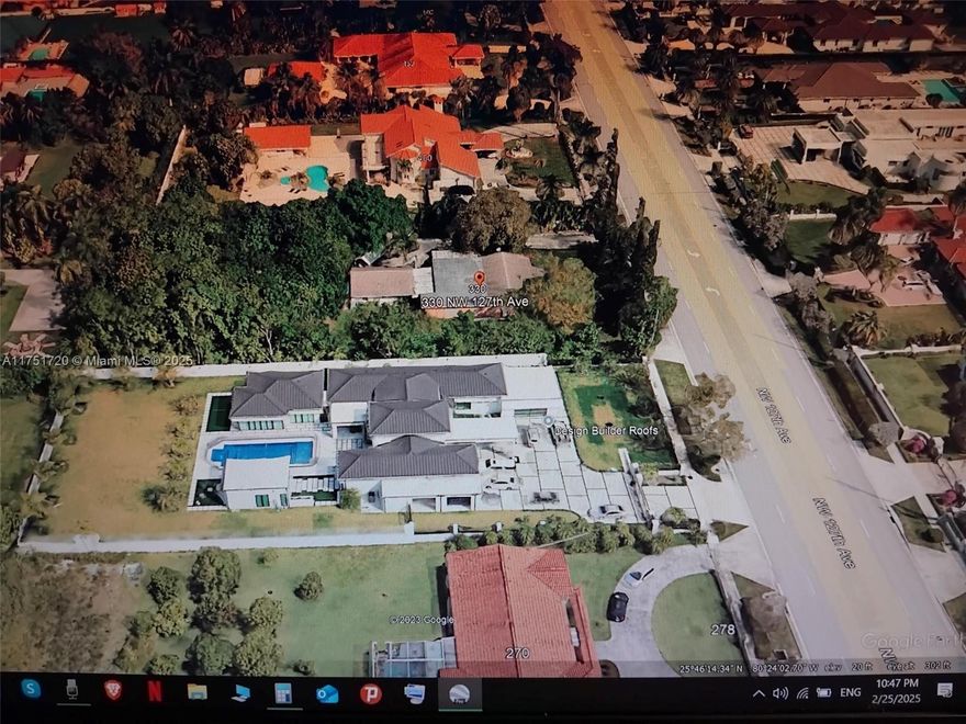 OWNER FINANCING WITH %60 DOWN. WITH OPTION OF INTEREST ONLY PAYMENTS FOR UP TO 5 YEARS. REDUCED $250,000, FINAL REDUCTION BEFORE SOLD OR WITHRAWN.  OWNER'S HEALTH FORCES QUICK SALE. SOLD FOR LAND VALUE ONLY. NO CONTIGENCIES. MILLIONS OF DOLLARS CHEAPER THAT SIMILAR LOT SIZE PROPERTIES IN THIS NEIGHBORHOOD. THIS IS A BUILDER'S ACRE LOT, FULLY FENCED AND VERY PRIVATE. IDEAL FOR THOSE WHO WANT TO BUILD THEIR DREAM HOME IN THIS MULTIMILLION DOLLAR AREA.YOU CAN BUILD 2 SEPARATE HOMES ON THIS ONE LOT. THE MAIN HOME AND SEPARATE INLAW UNIT.
THIS BUILDERS' ACRE IS IDEAL FOR CONTRACTORS WHO WANT TO MAKE EASY $2 MILLION OR THOSE WHO WANT TO BUILD THEIR LIFETIME DREAM HOME. TEAR DOWN THE EXISTING HOME AND BUILD A CASTLE IN ITS PLACE AND YOU WILL BE AHEAD MILLIONS OF DOLLARS WHEN IT IS DONE.