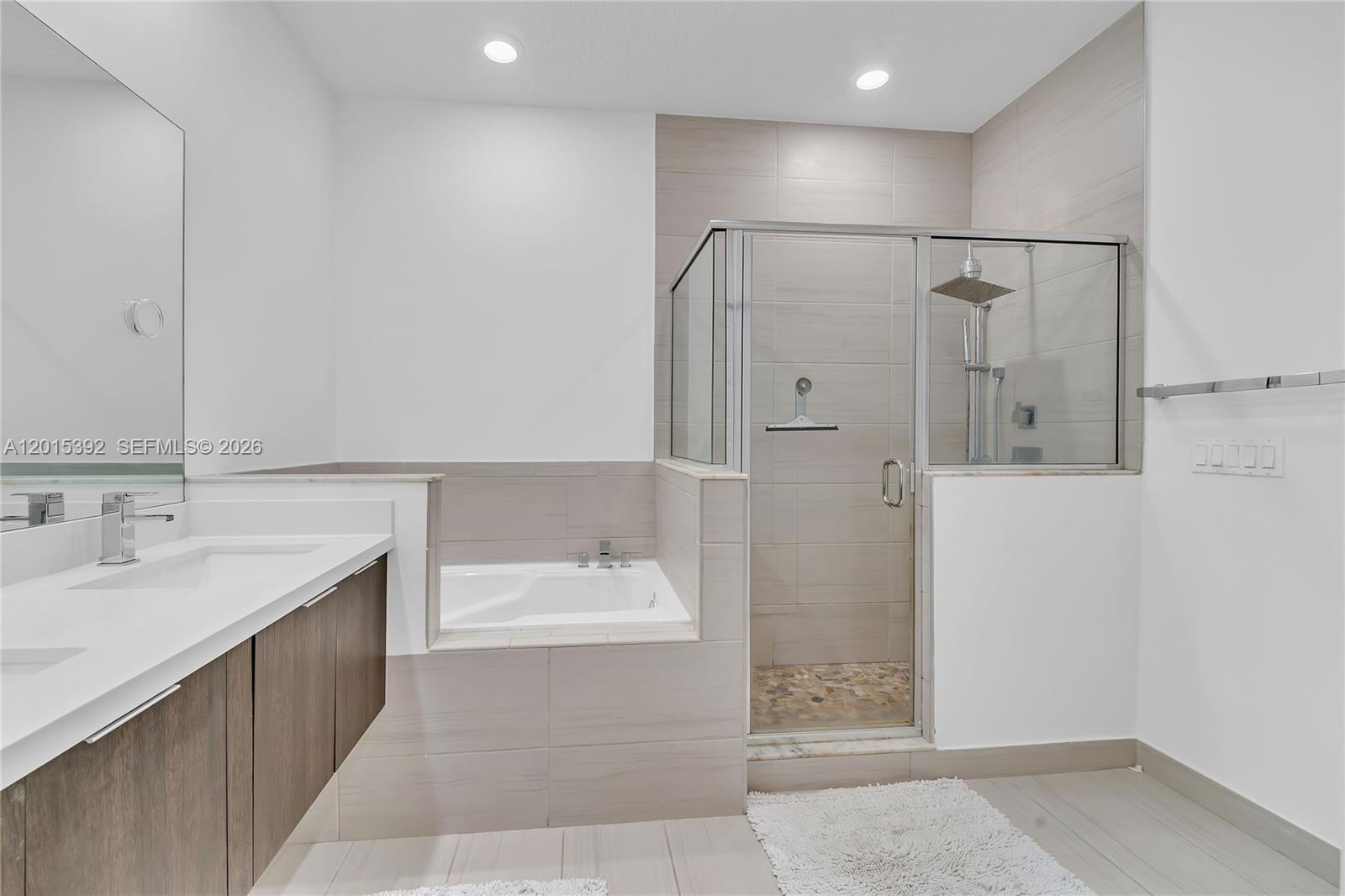 GRAND BAY SOUTH TOWNHOMES - Residential