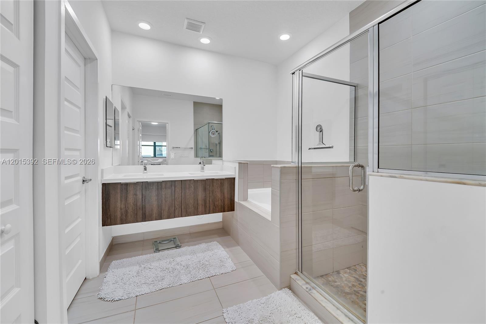 GRAND BAY SOUTH TOWNHOMES - Residential