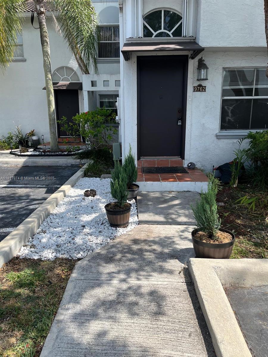 THE GREENS AT DORAL CONDO - Residential Lease