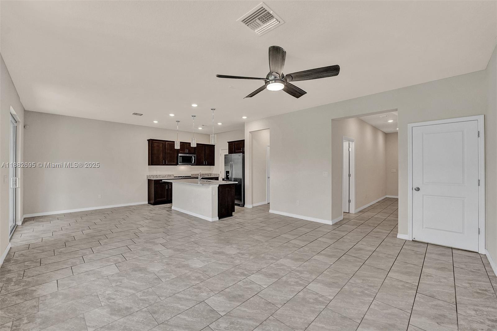 HILLCREST COUNTRY CLUB SO - Residential Lease