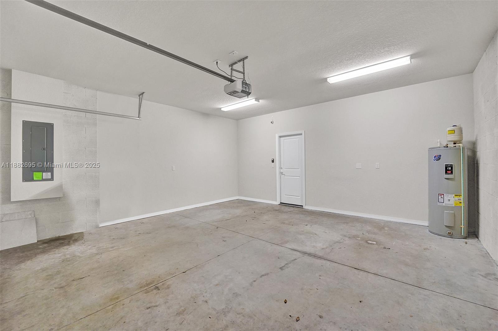 HILLCREST COUNTRY CLUB SO - Residential Lease