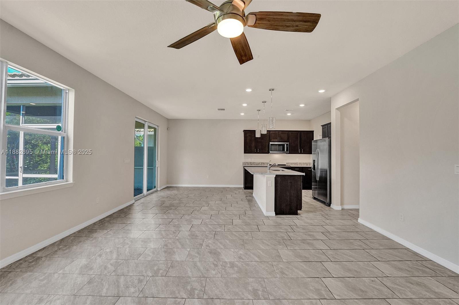 HILLCREST COUNTRY CLUB SO - Residential Lease