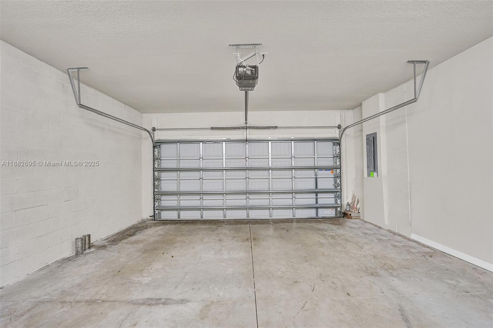 HILLCREST COUNTRY CLUB SO - Residential Lease