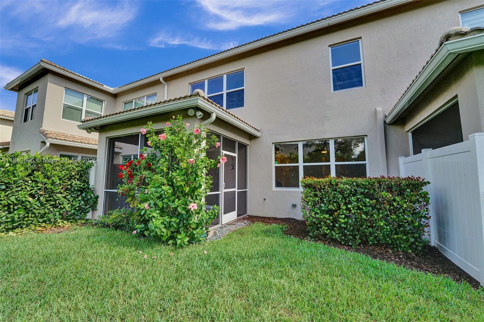 HILLCREST COUNTRY CLUB SO - Residential Lease