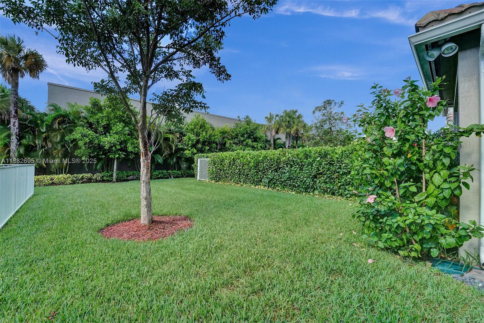 HILLCREST COUNTRY CLUB SO - Residential Lease