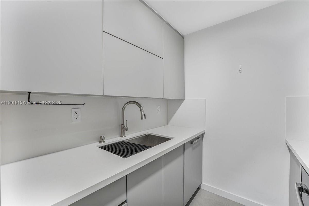 Kennedy House Condo - Residential