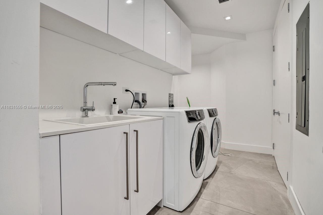 TURNBERRY OCEAN CLUB - Residential Lease