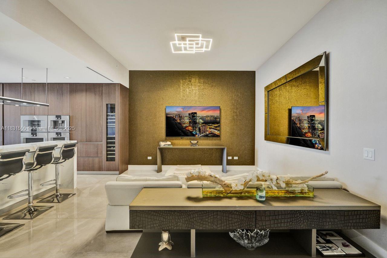 TURNBERRY OCEAN CLUB - Residential Lease