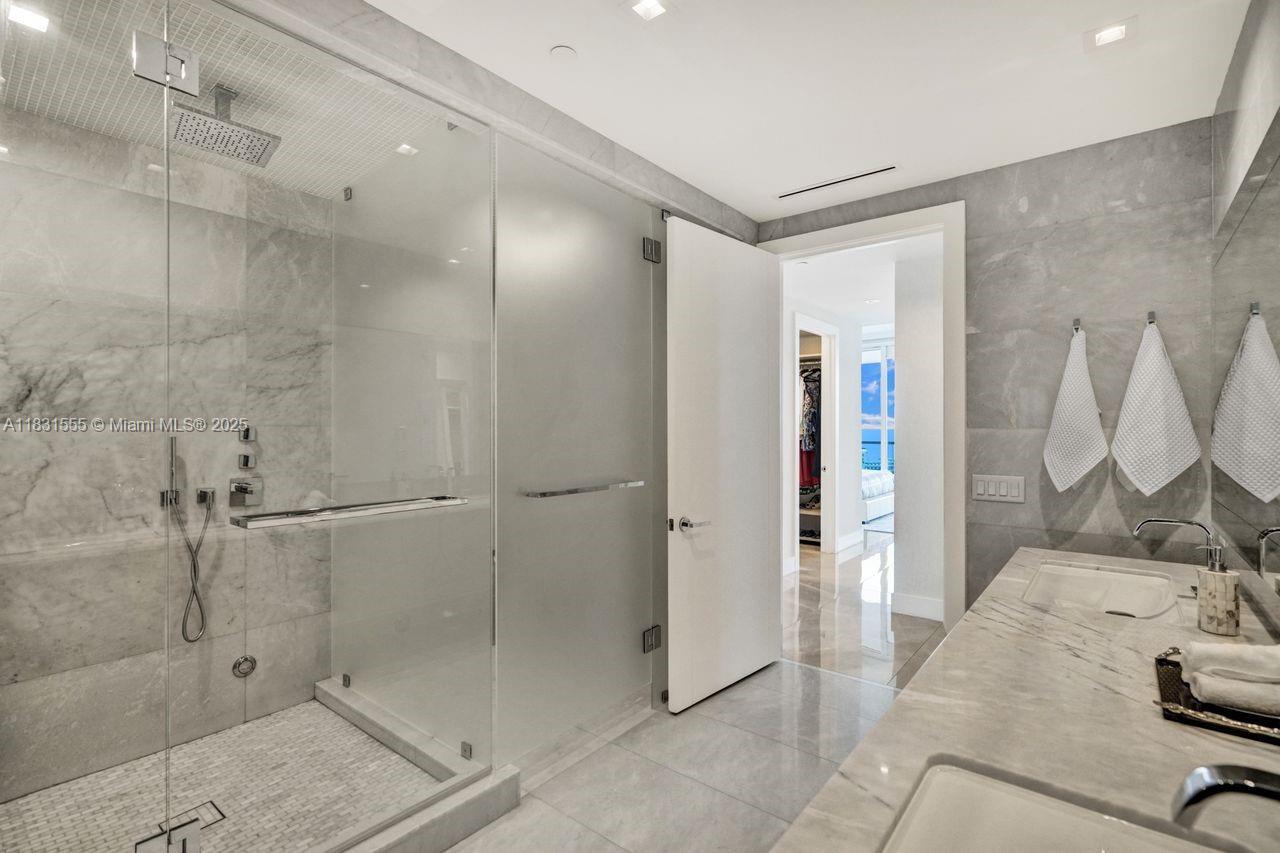 TURNBERRY OCEAN CLUB - Residential Lease