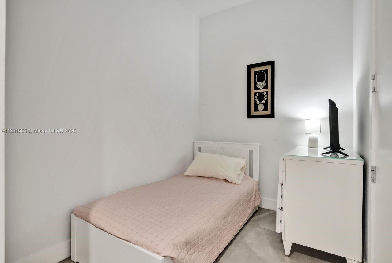 TURNBERRY OCEAN CLUB - Residential Lease