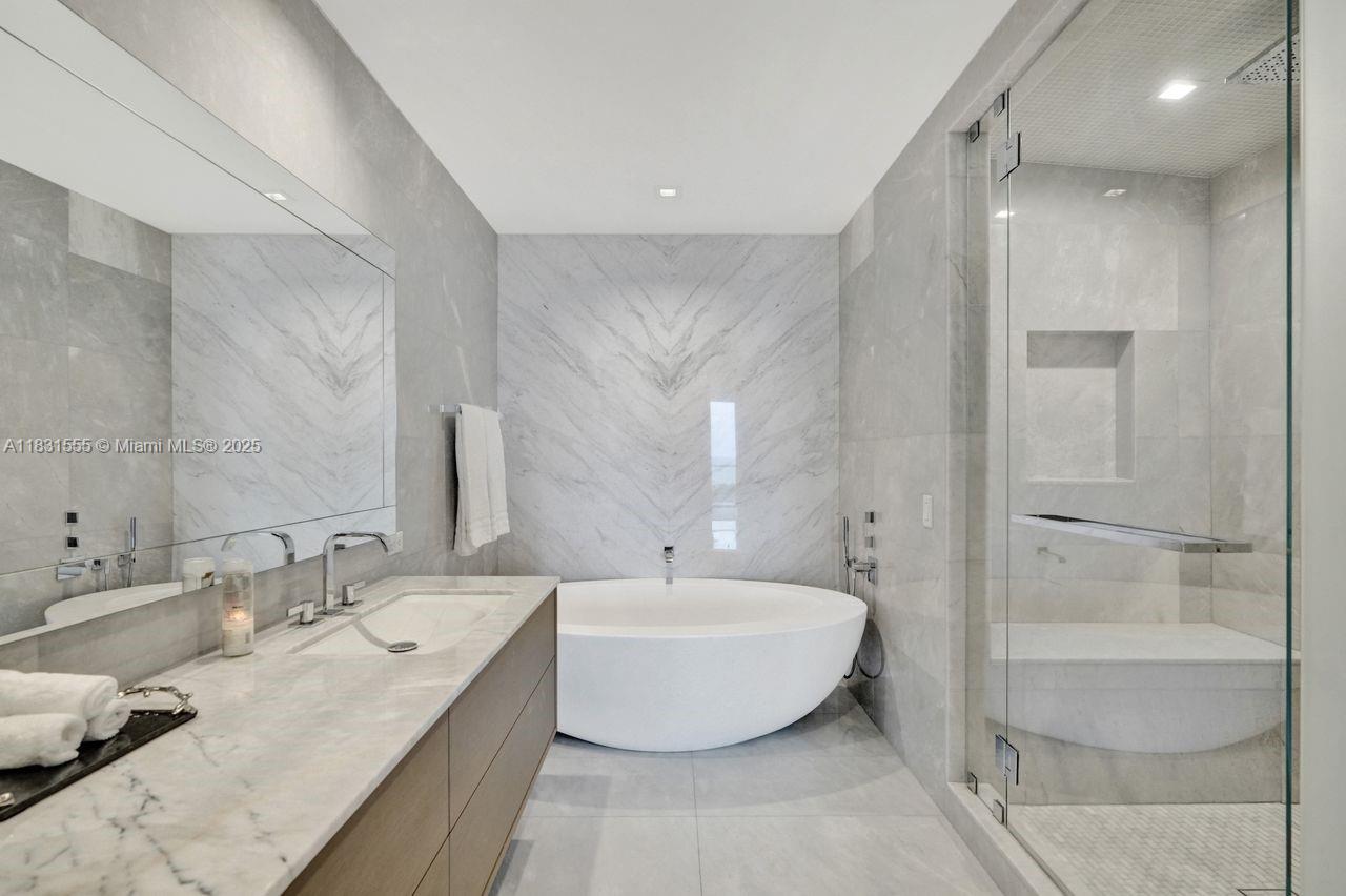 TURNBERRY OCEAN CLUB - Residential Lease