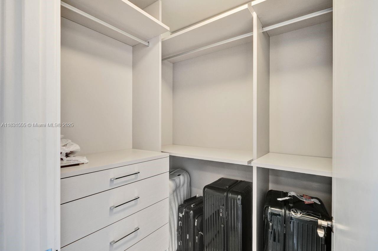 TURNBERRY OCEAN CLUB - Residential Lease