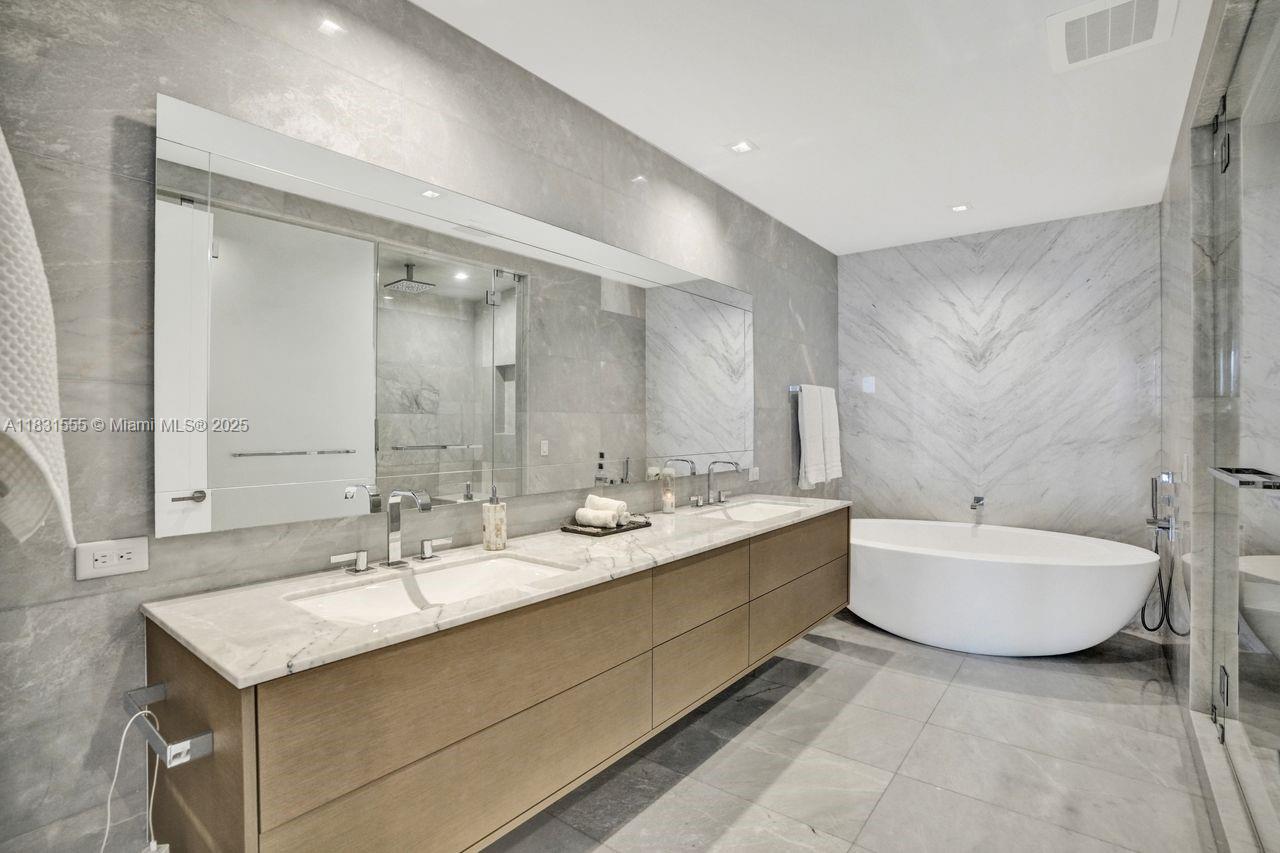 TURNBERRY OCEAN CLUB - Residential Lease